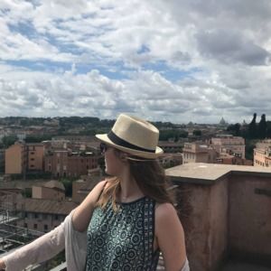 Meet your Posher, Lauren